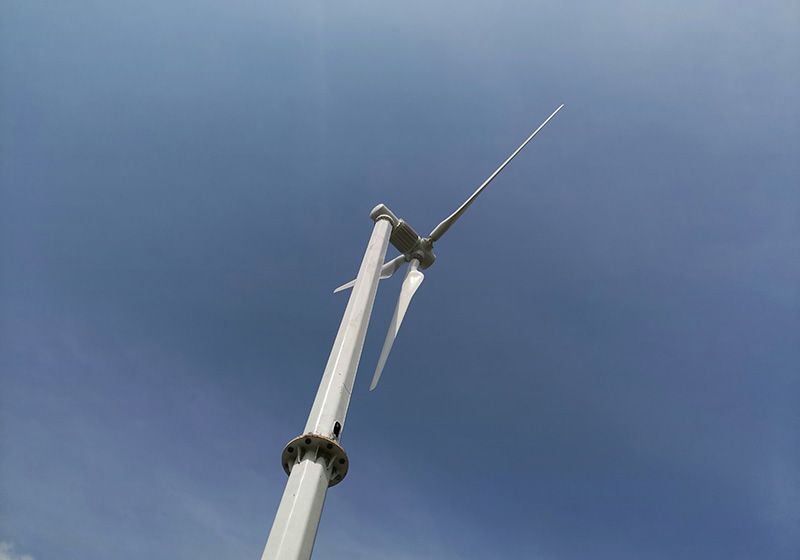 小型家用光伏板和小型風(fēng)力發(fā)電機(jī)能同時(shí)連接電池嗎？